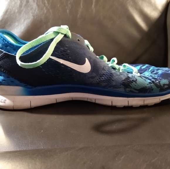 Nike - Picture 4 of 7